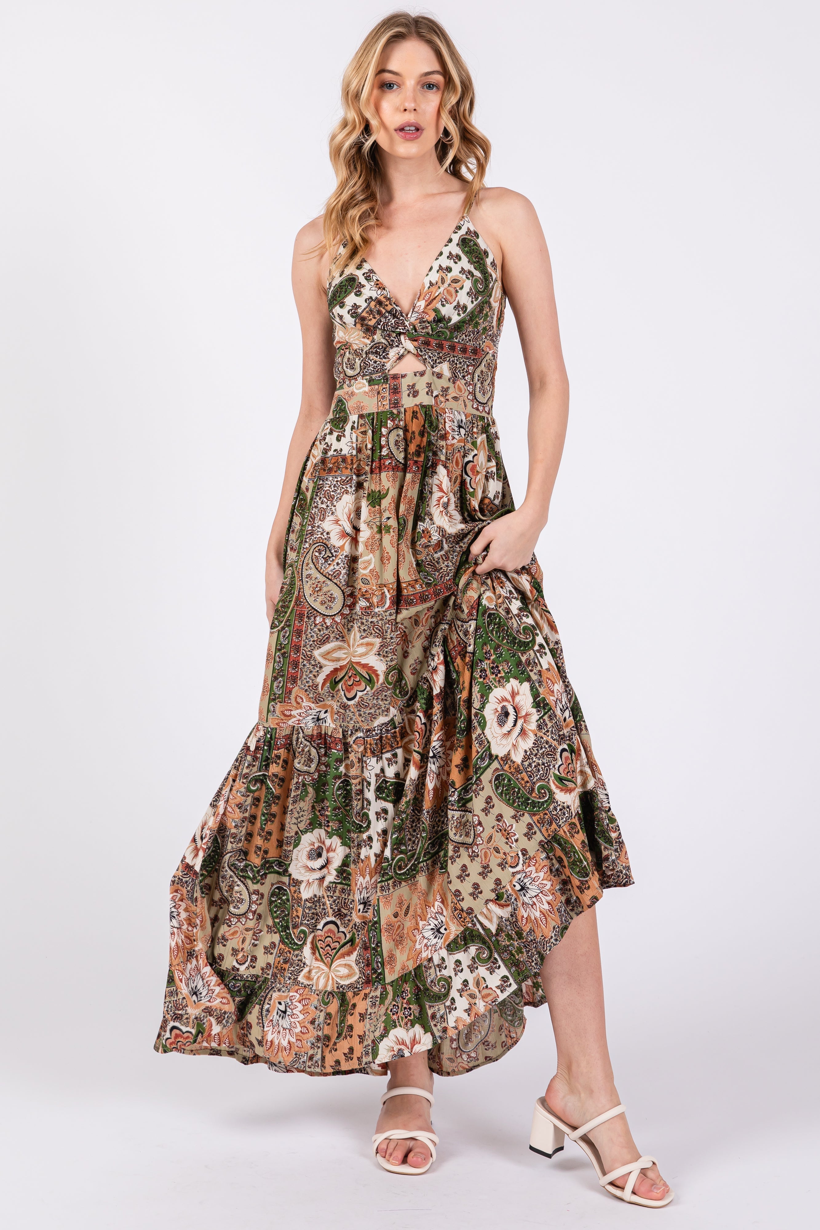 #Farbe_Oliv mit Blumen-Paisleymuster und Twist-Front