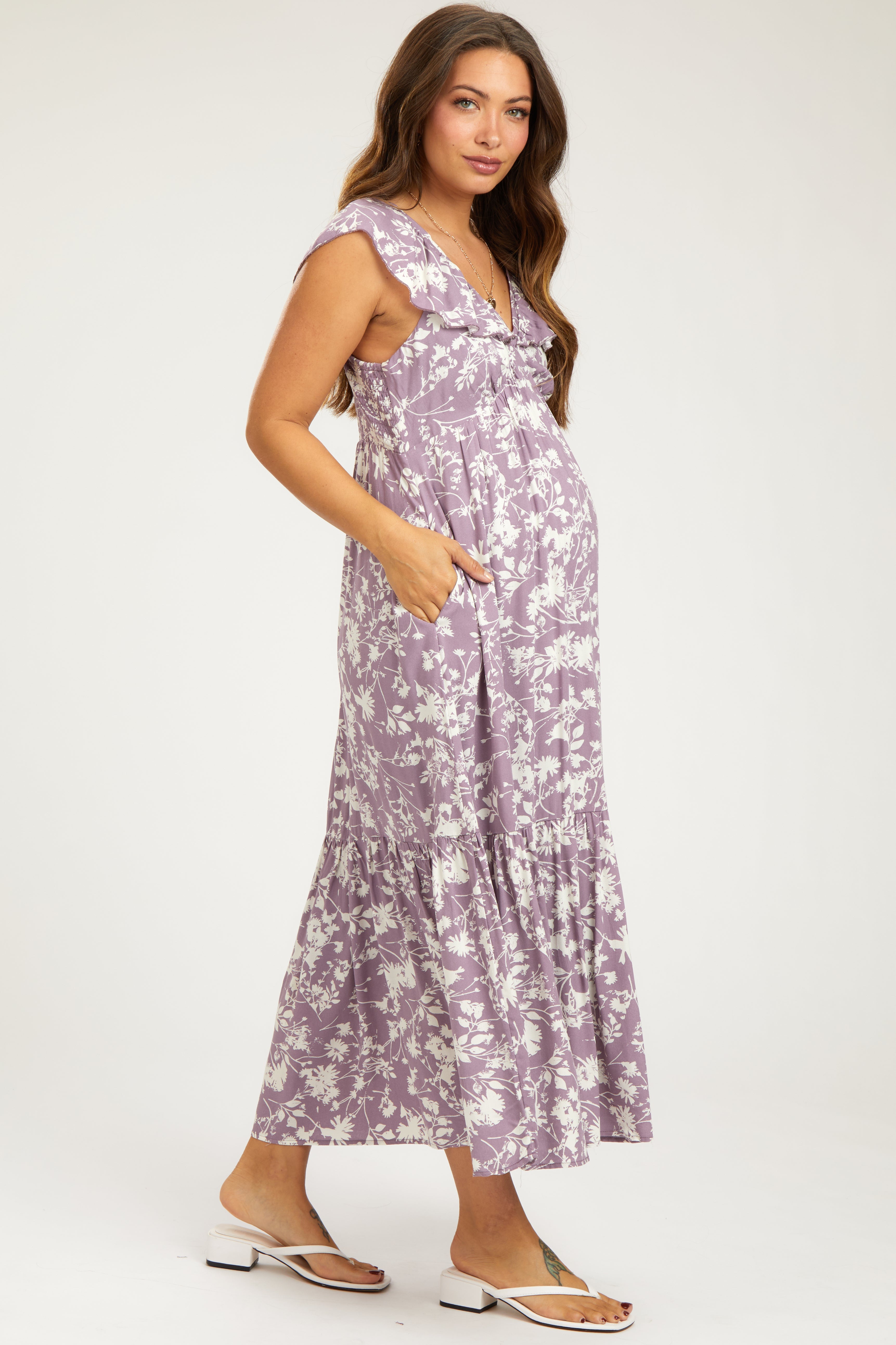 Umstands-Midikleid mit Blumenmuster und Rüschen
