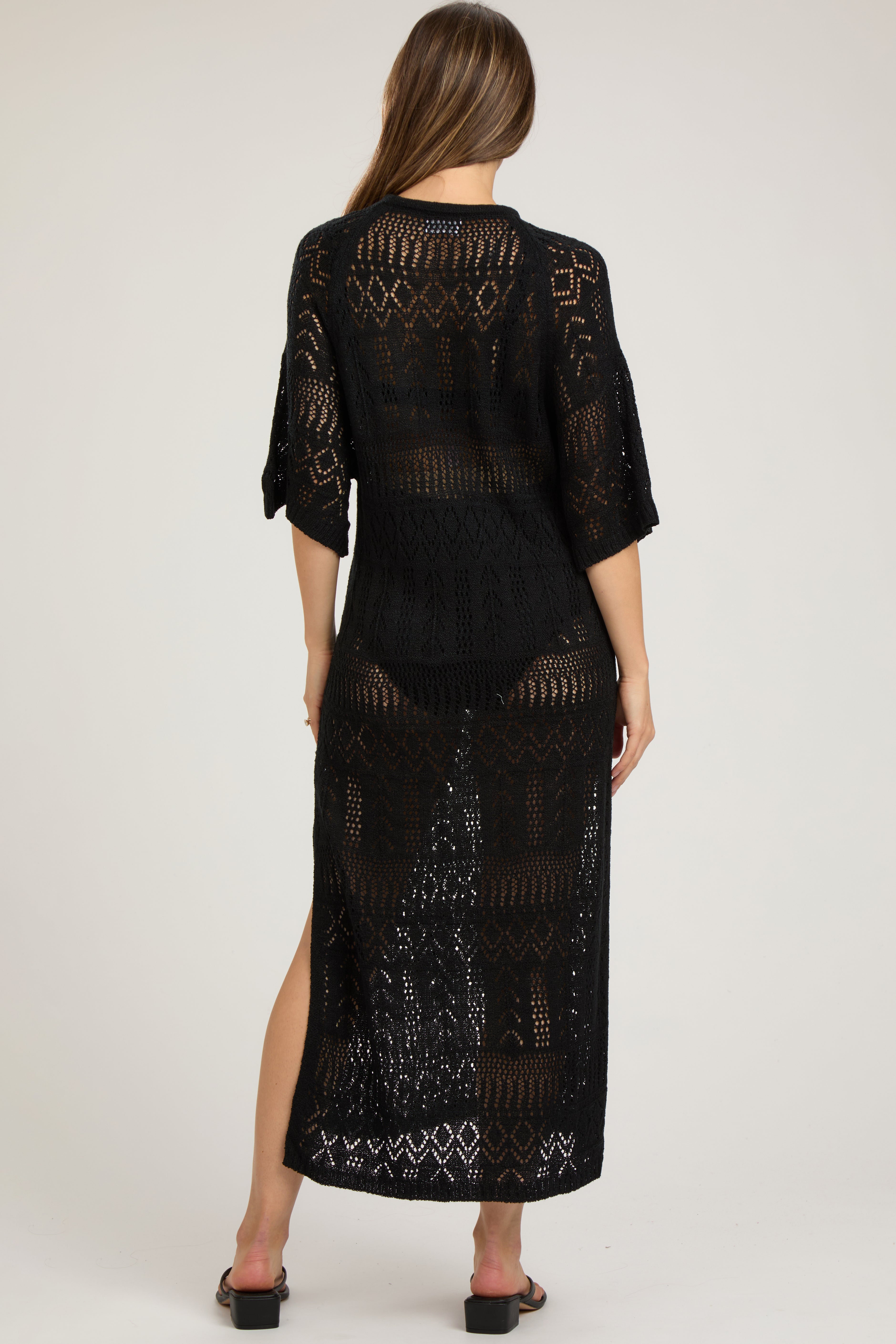 Umstands-Strandkleid in Midilänge aus offenem Strick mit Bindeband und Seitenschlitz