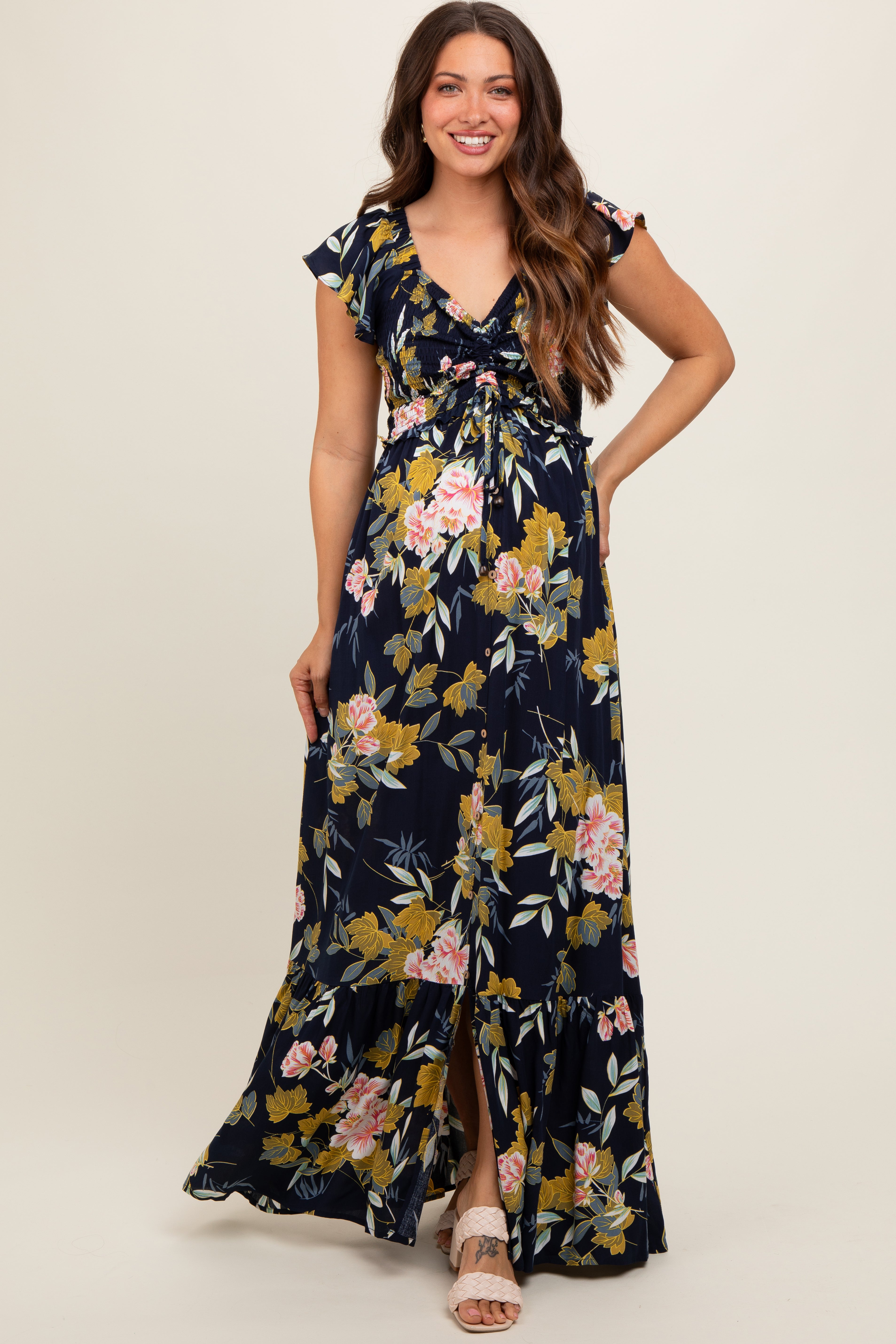Geblümtes Umstandsmaxikleid mit gesmoktem Oberteil in Marineblau