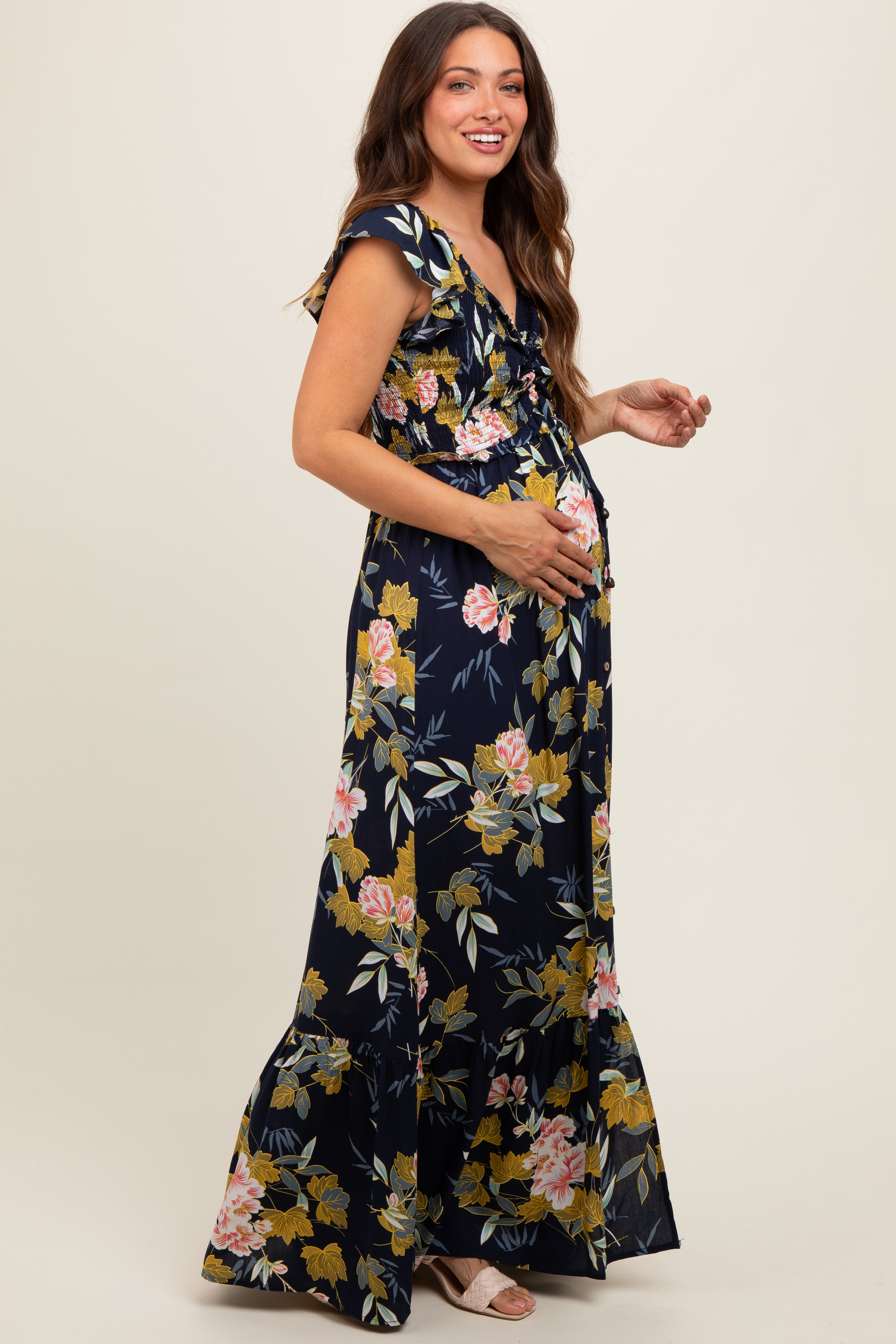 Geblümtes Umstandsmaxikleid mit gesmoktem Oberteil in Marineblau