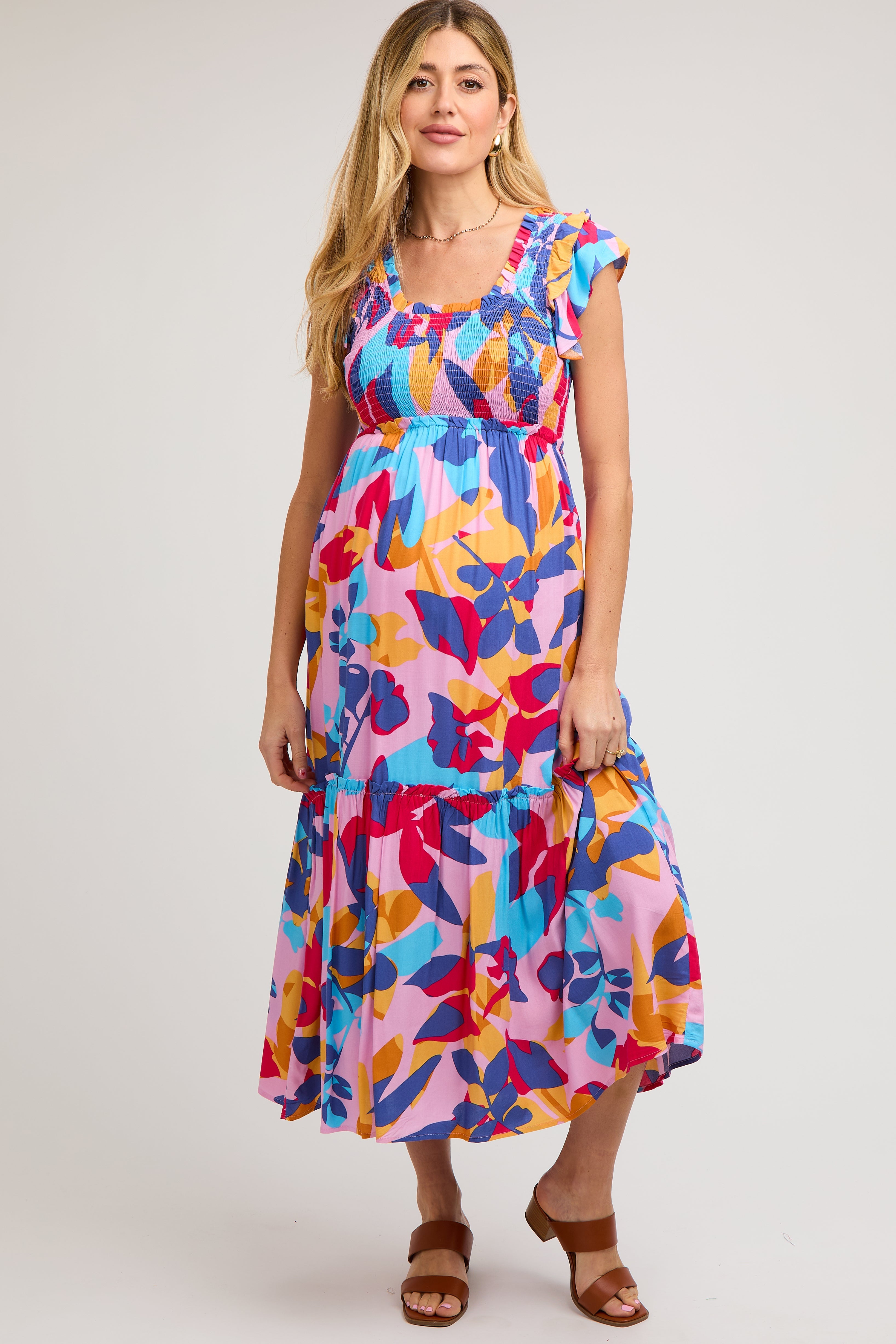 Mehrfarbiges Umstands-Midikleid mit Smok-Detail und Rüschen