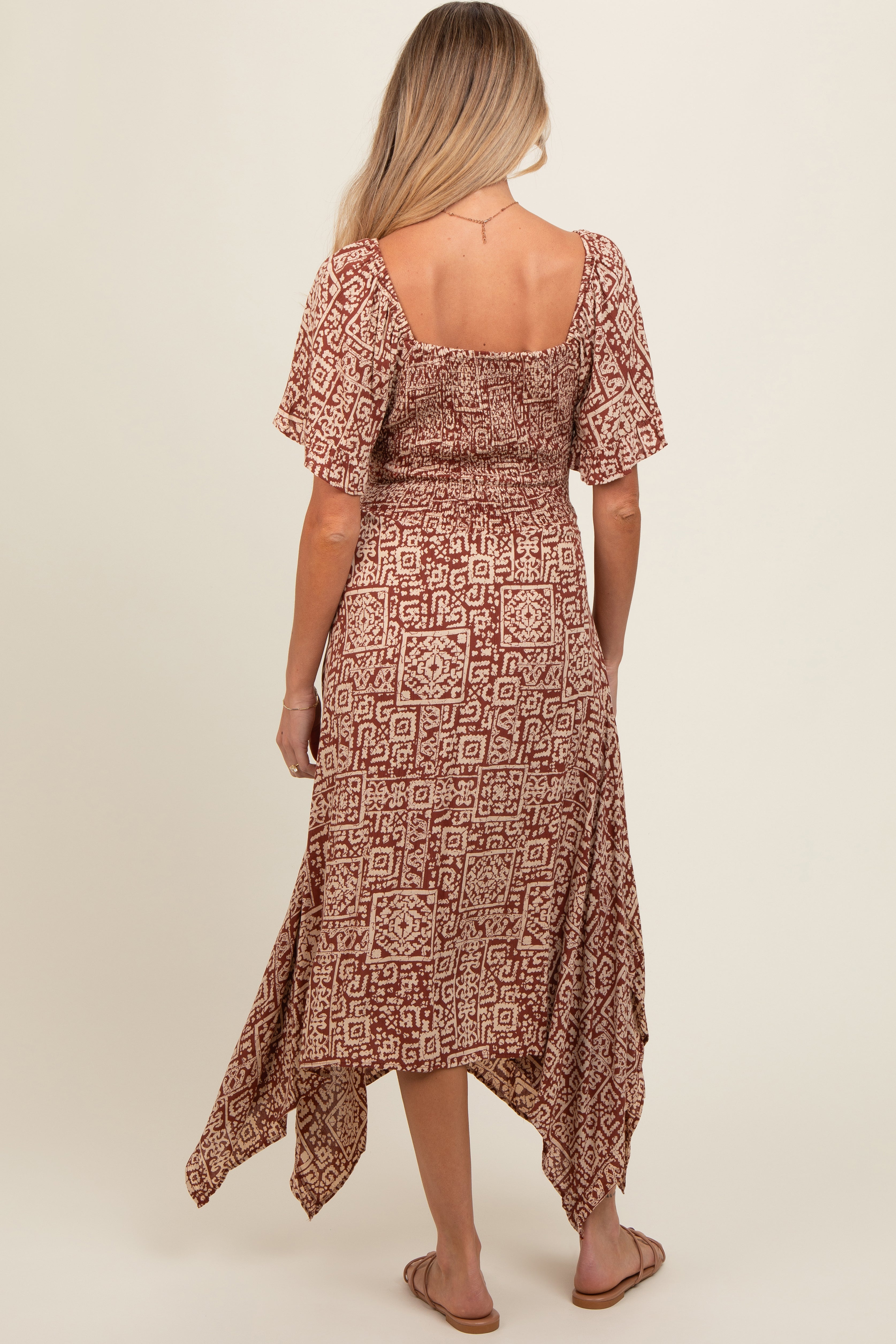 Umstands-Maxikleid mit Twist-Detail und Cut-out in Braun